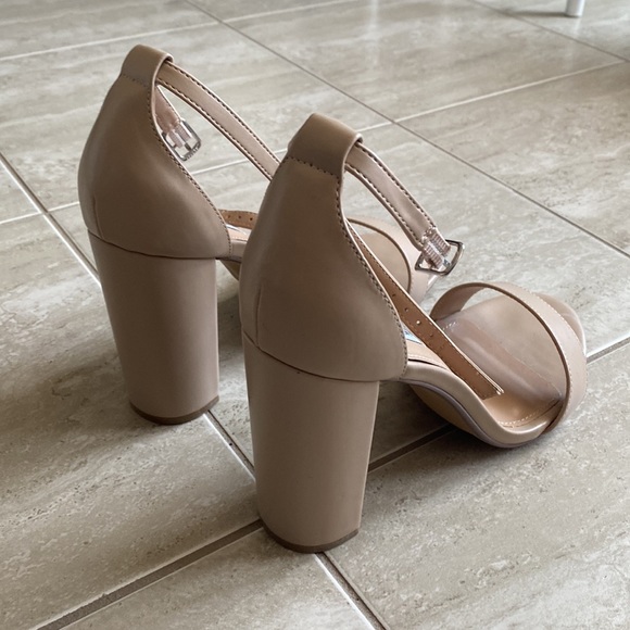 Steve Madden nude sandals - Picture 2 of 4